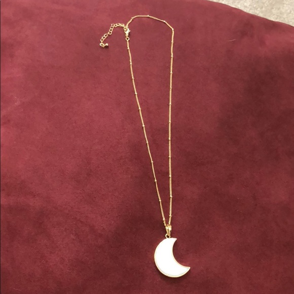 Freshwater pearl crescent moon necklace - Picture 3 of 4